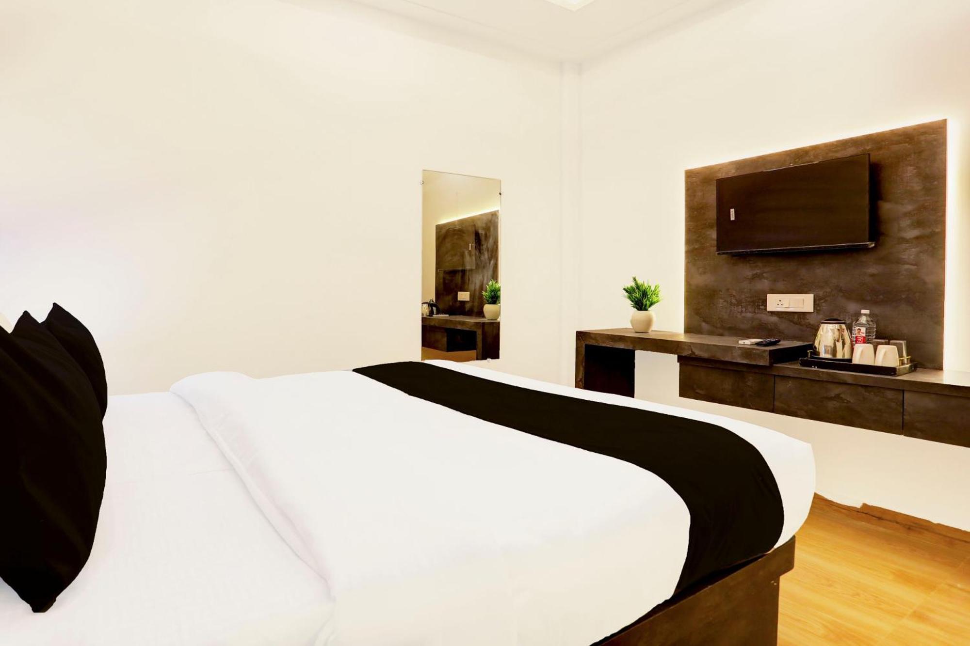 فندق Super Townhouse Balua Road Pahadiya فاراناسي المظهر الخارجي الصورة